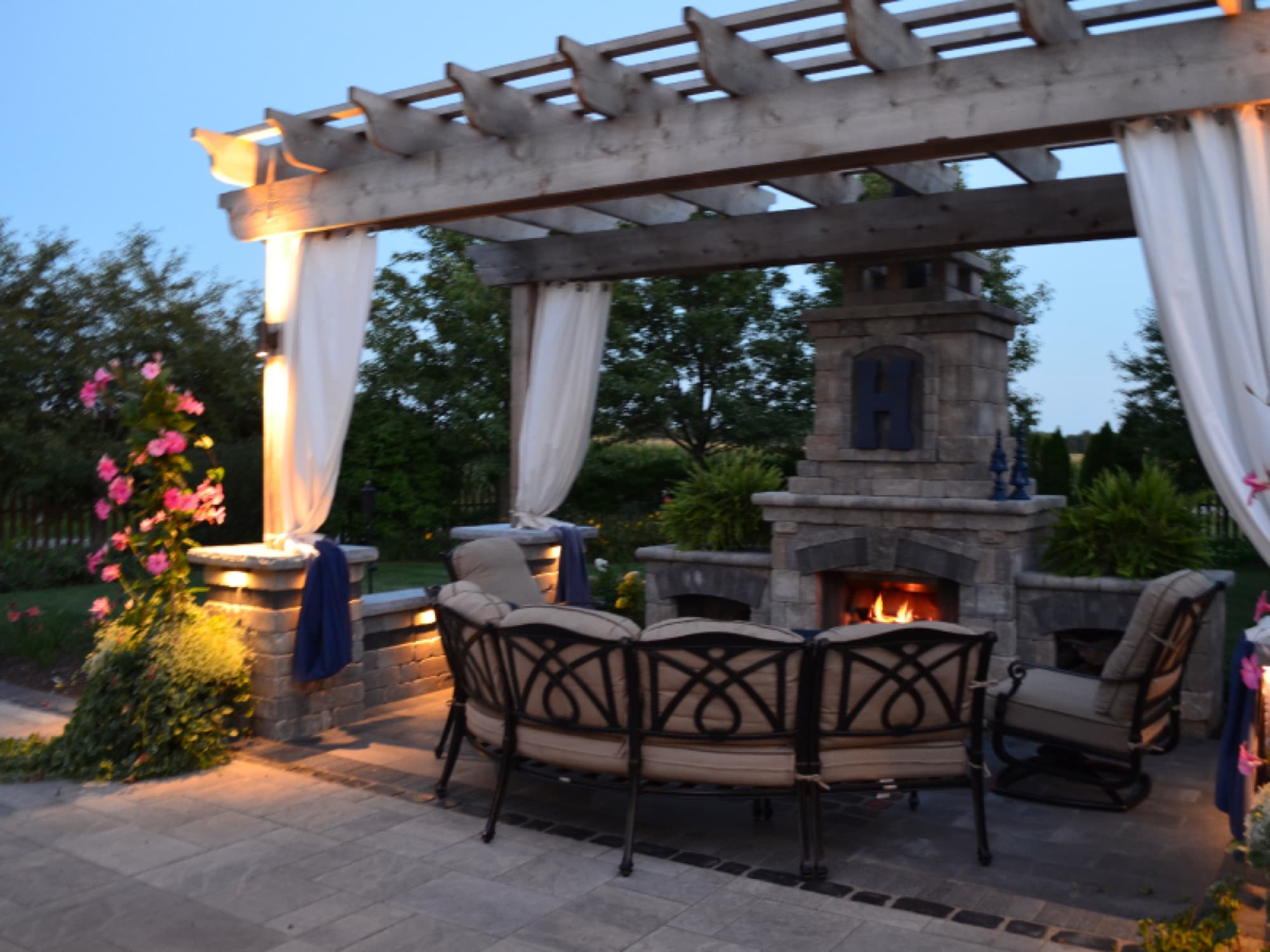 Riverbend Residence — photo 1