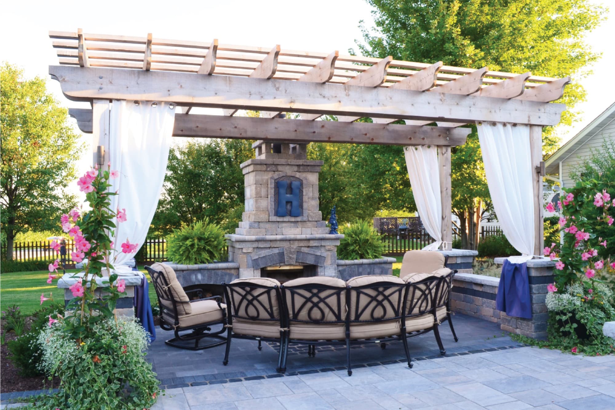 Oak Hill Residence — photo 1